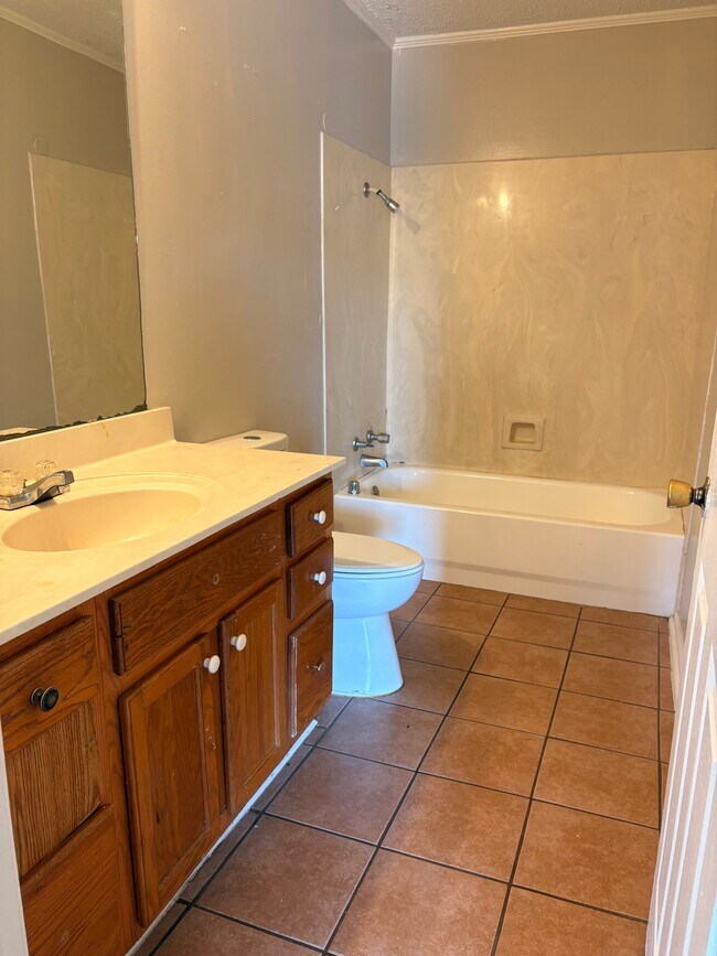Building Photo - 1510 La Annie Dr