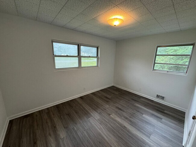 Building Photo - 1700 Winston Dr