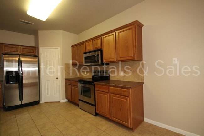 Building Photo - Bridgewood Beauty