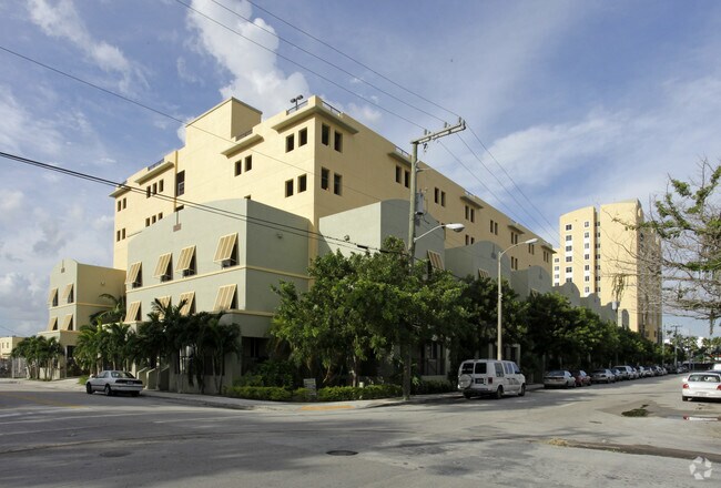 Building Photo - Tuscan View