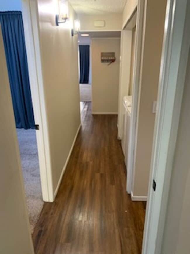 Building Photo - 2 Bedroom 1 Story Town Home