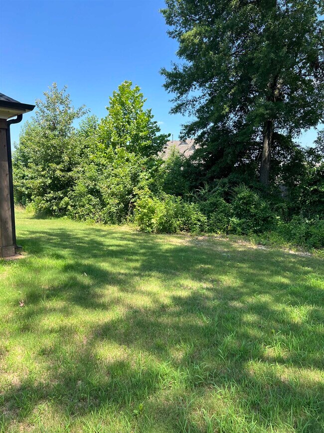 Building Photo - 9746 Woodland Fox Ln N