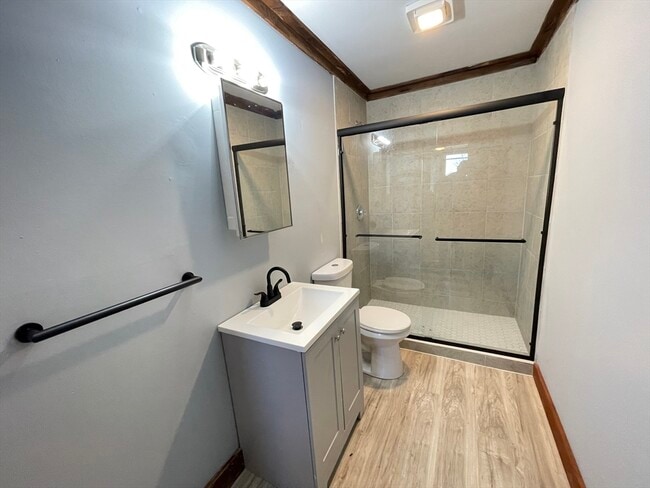 Building Photo - 16 Oriole St