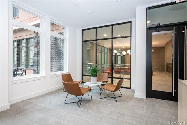 Building Photo - 15 Parkview Ave