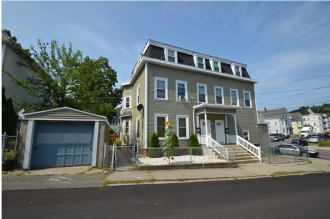 Primary Photo - 98 Temple St