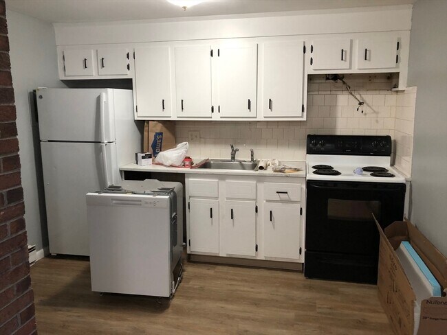 Building Photo - 96 Richardson Rd