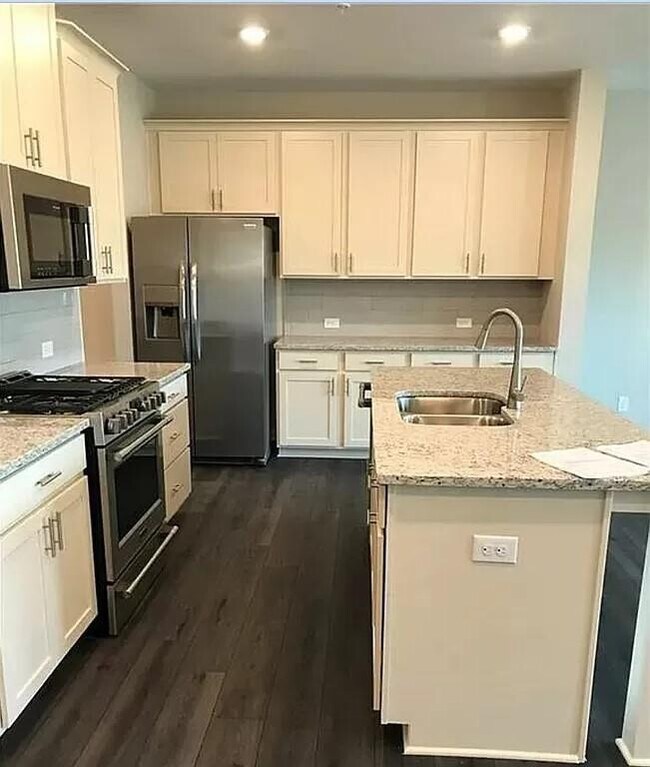 Building Photo - 1302 Endicott Ct