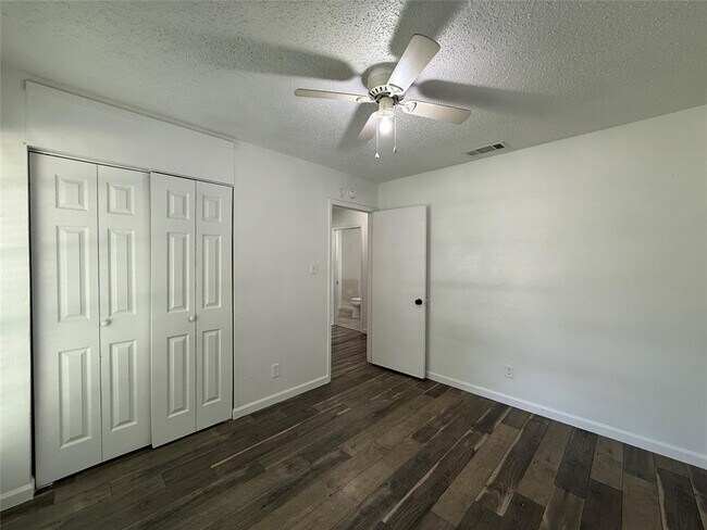 Building Photo - 6204 Dove Springs Cir