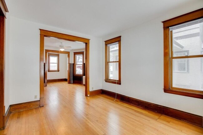 Building Photo - 807 Snelling Ave N