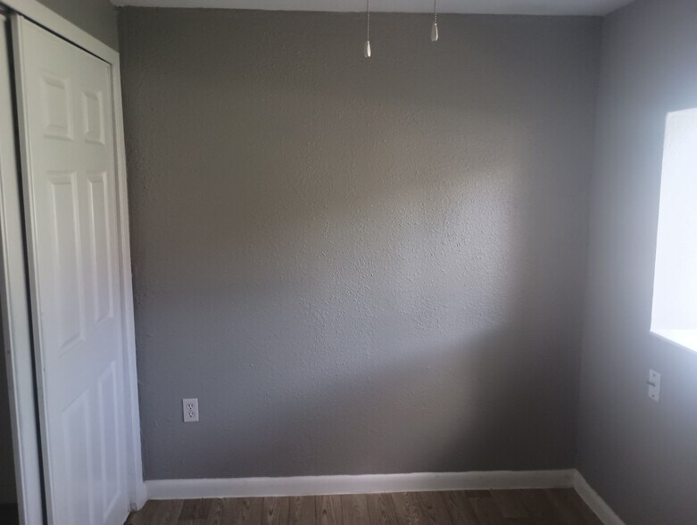 Building Photo - Room in Single Family Home on Nash Blvd