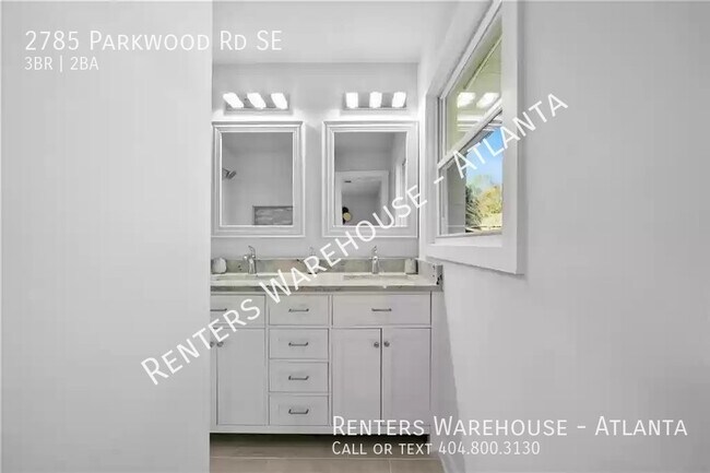 Building Photo - Gorgeous RENOVATION! 3 Bedroom in Heart of...