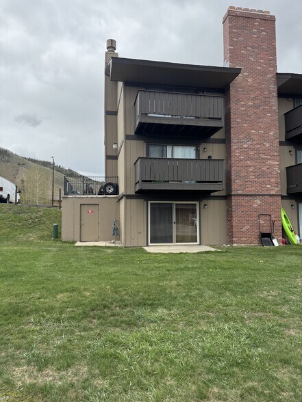 Building Photo - 1033 Straight Creek Dr