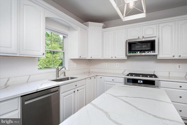 Building Photo - 921 Spinnaker Way