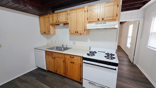 Building Photo - Newly Remodeled.
