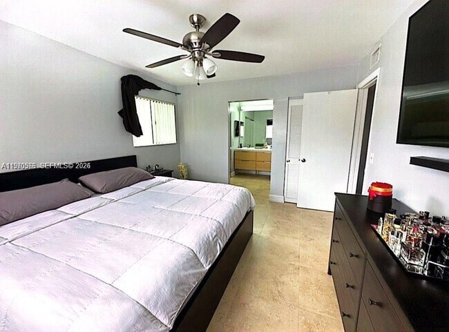 Building Photo - 9729 Hammocks Blvd