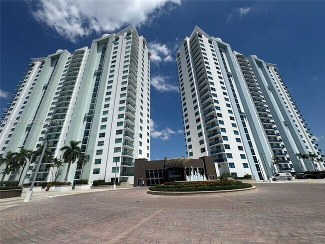 Building Photo - 2641 N Flamingo Rd