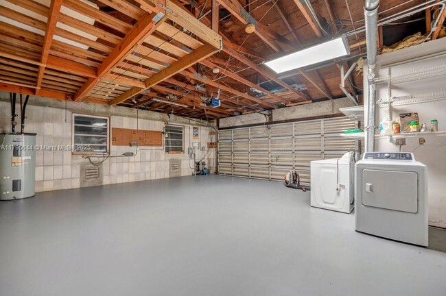 Building Photo - 5305 SW 62nd Ave