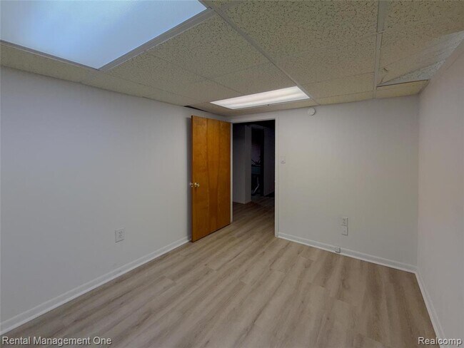 Building Photo - 34381 Rosslyn St