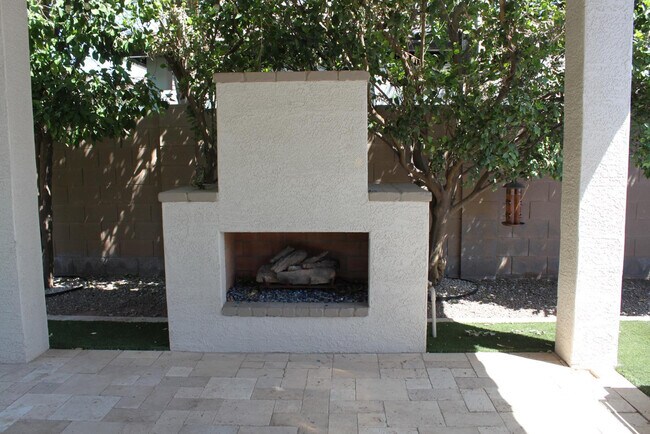 Building Photo - 3458 E Loma Vista St