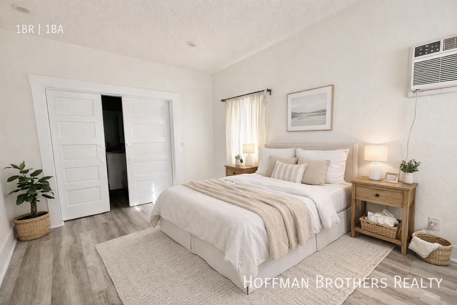 Building Photo - 1336 S Catalina St