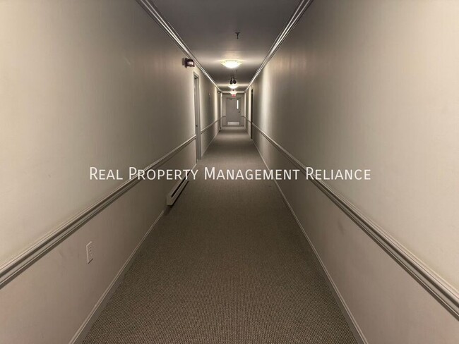 Building Photo - 20 Central St