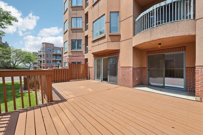 Building Photo - 302 Nelson Ct
