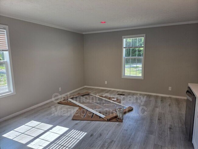 Building Photo - 212 Rosewood Ave