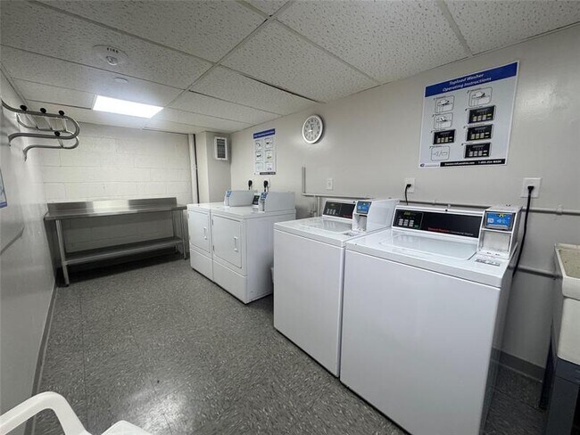 Building Photo - 405 N Ocean Blvd