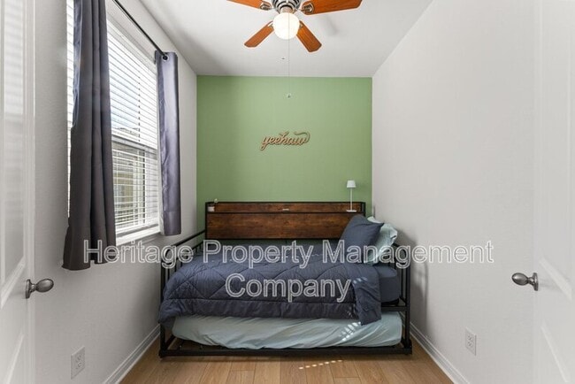 Building Photo - 2119 Hofstaat