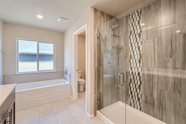 Building Photo - Stunning design and spacious floor plan nestled in the amazing Tahoma Ridge neighborhood.