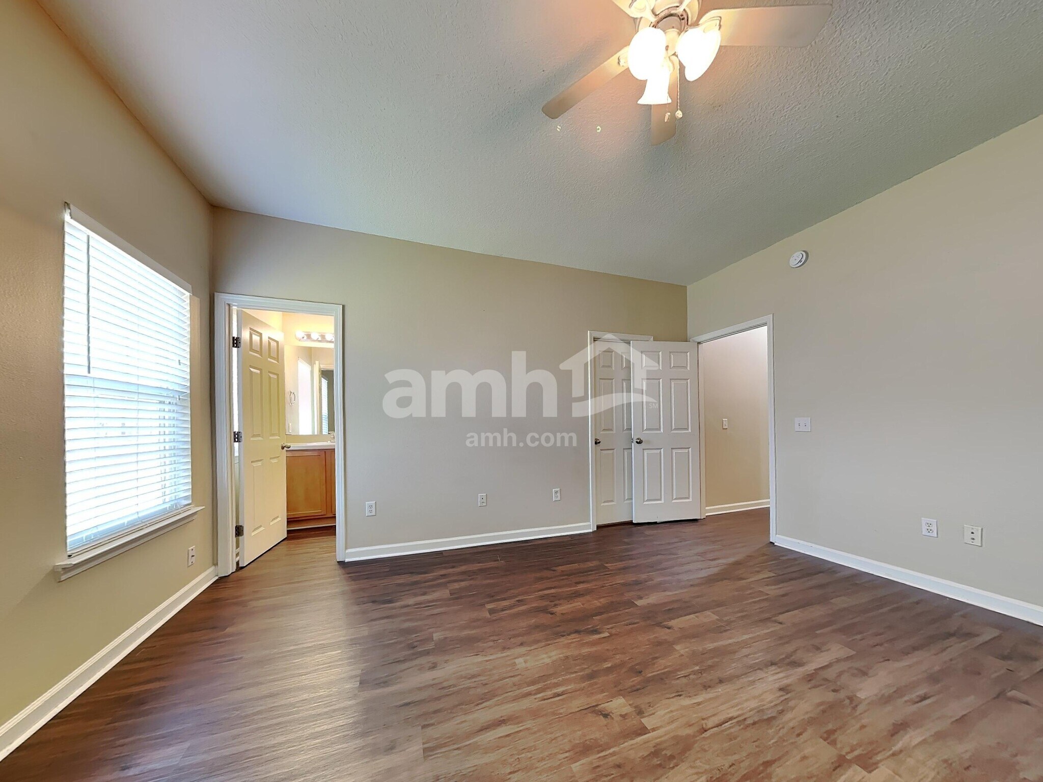 Building Photo - 10 Blue Oak Dr