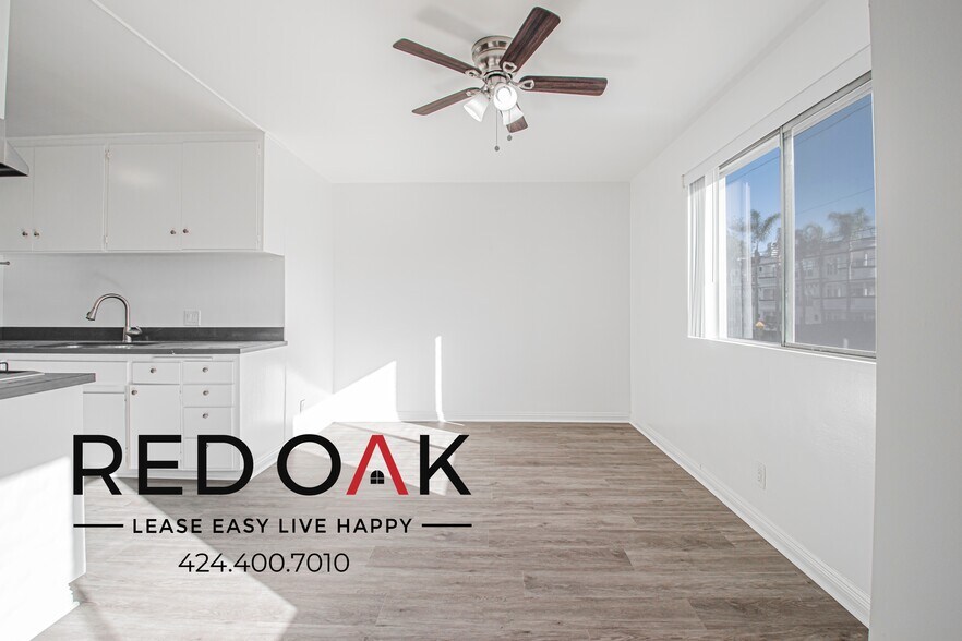 Building Photo - 12737 Moorpark St