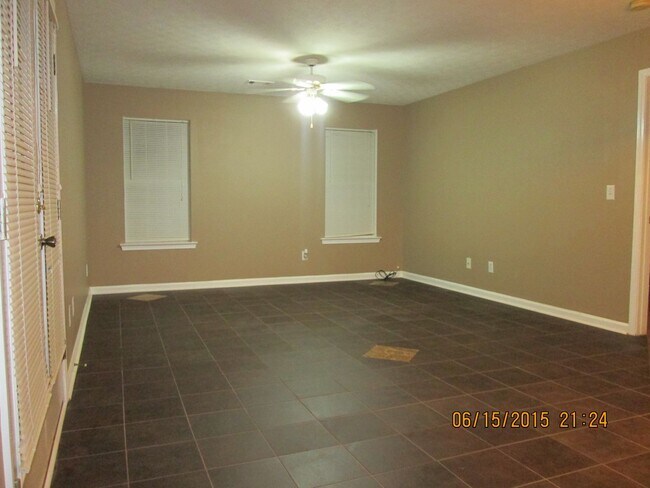 Building Photo - 6237A Dorsett Shoals
