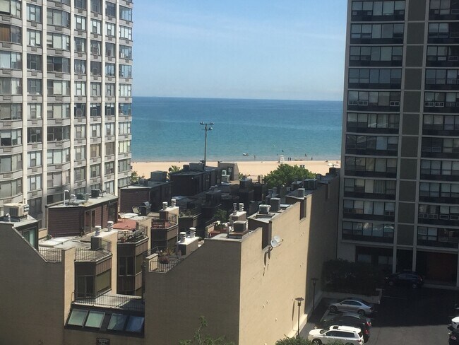 Building Photo - 5740 N Sheridan Rd