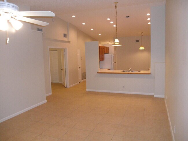 Building Photo - 13708 Lavender Ln