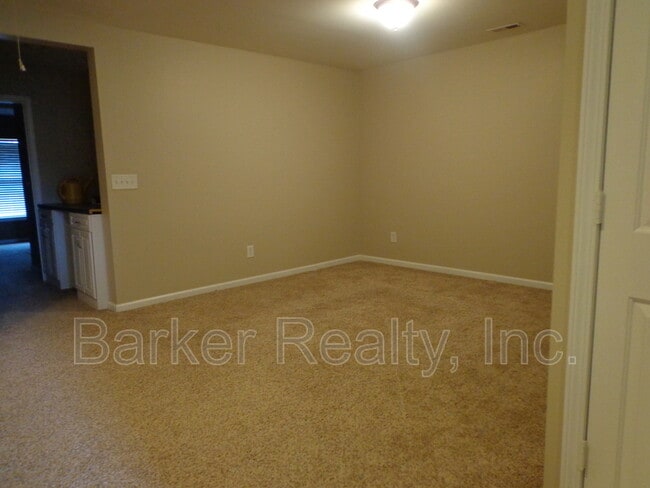 Building Photo - 3018 Freeport Dr