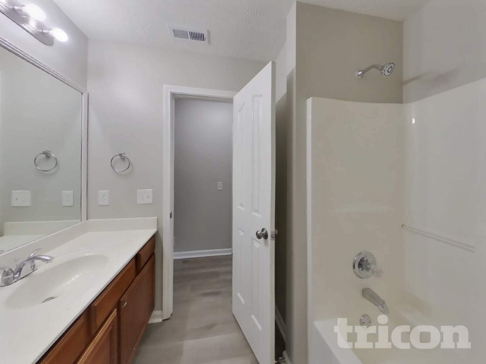 Building Photo - 996 Tom Hailey Blvd