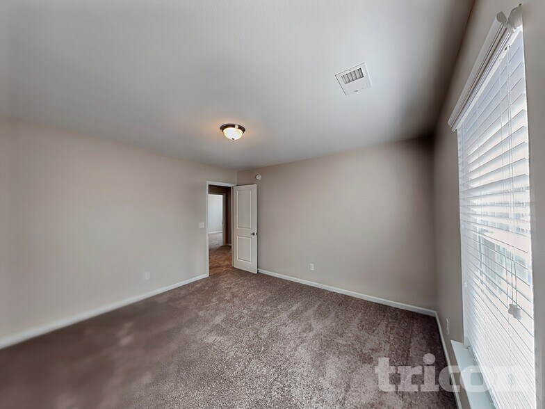 Building Photo - 304 Longfellows Ln