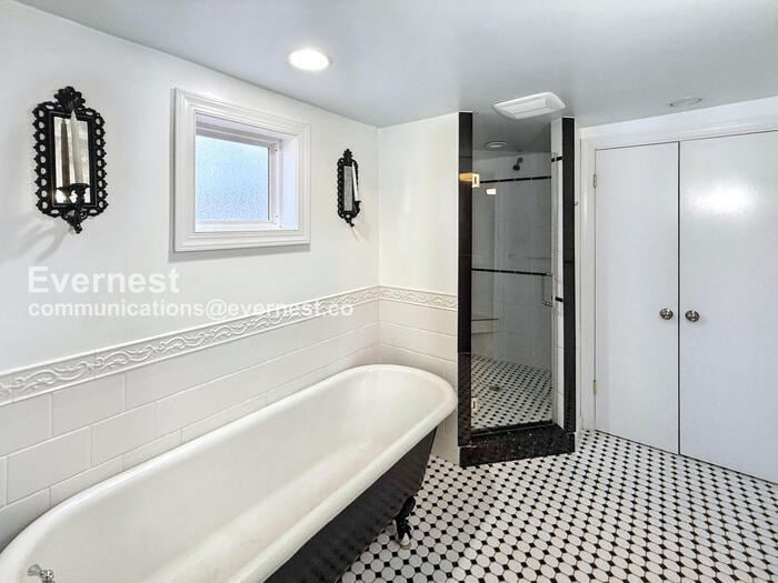 Building Photo - 5005 6th Ave S