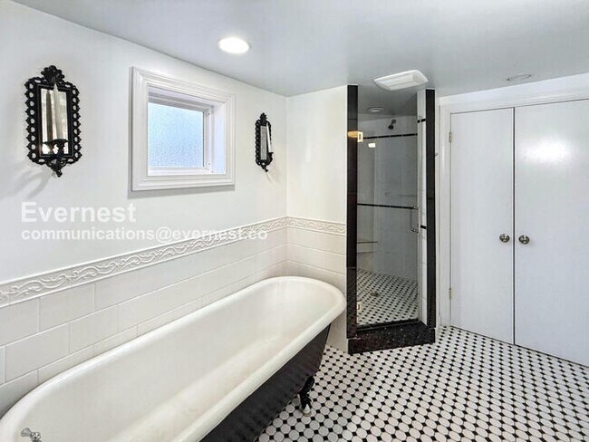 Building Photo - 5005 6th Ave S