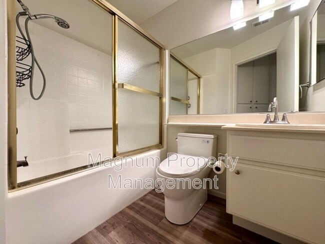 Building Photo - 27806 Hillpointe Dr