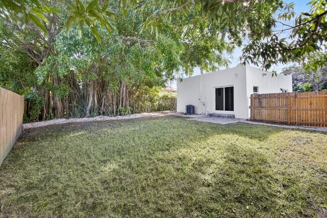 Building Photo - 3108 Greenwood Ave