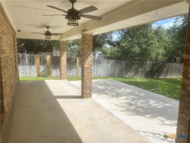 Building Photo - 2429 Nickelback Dr