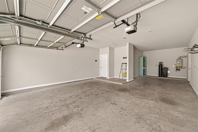 Building Photo - 2619 Lilac Point Ln