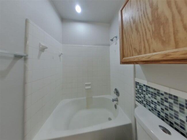 Building Photo - 11602 Morgan's Point St