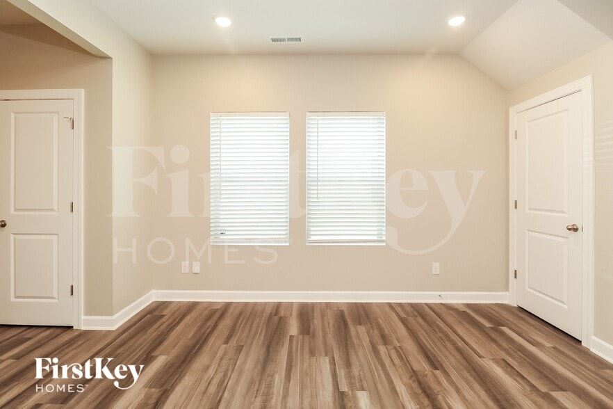 Building Photo - 4003 Armstrong Farm Dr