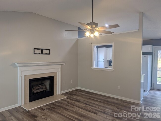 Building Photo - 131 Diamond Dr