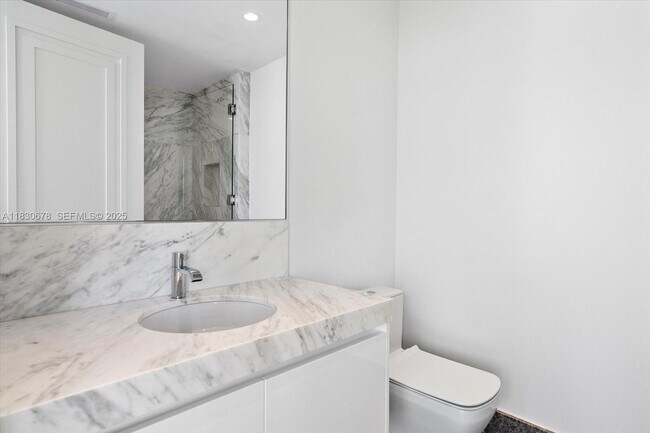 Building Photo - 17901 Collins Ave