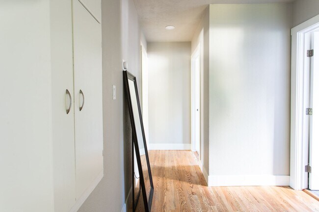 Building Photo - Cozy 2-Bedroom Retreat in North End Boise: Fantastic Location with Elegant Upgrades