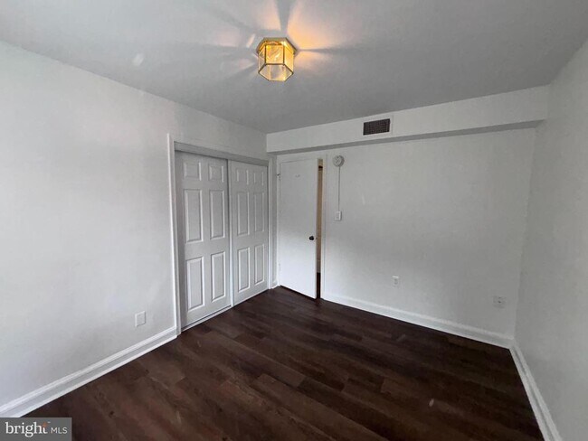 Building Photo - 3815 Davis Pl NW